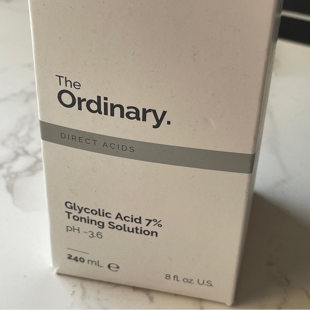 The Ordinary Glycolic Acid 7% Toning Solution - Gray and White
